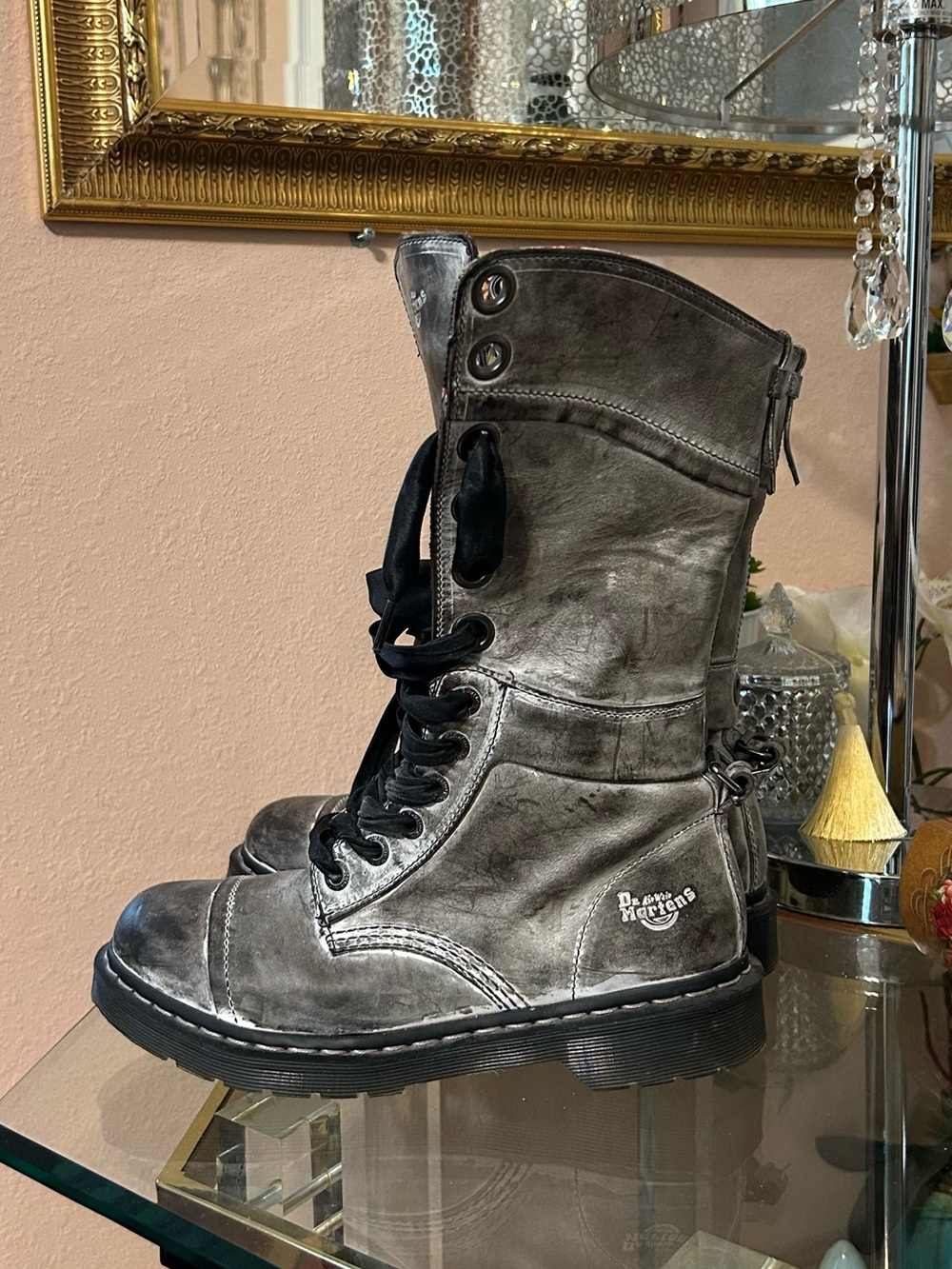 Dr. Martens Triumph 1914 Gray Distressed Floral-Lined Lace-Up Combat Boot Size 9 - Picture 5 of 16